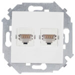 Розетка компьютерная Simon 15 встраиваемая белая 2хRJ45 (1591593-030)