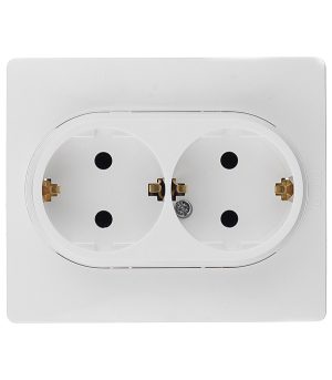 Розетка Legrand Etika встраиваемая белая (672223)